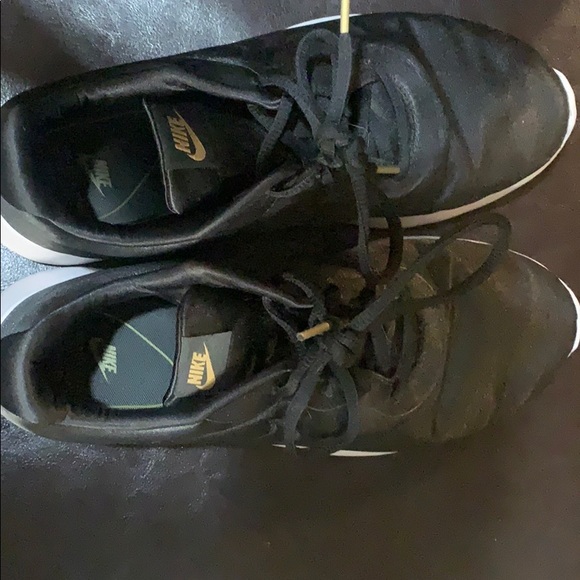 Nike running shoes. - Picture 2 of 2